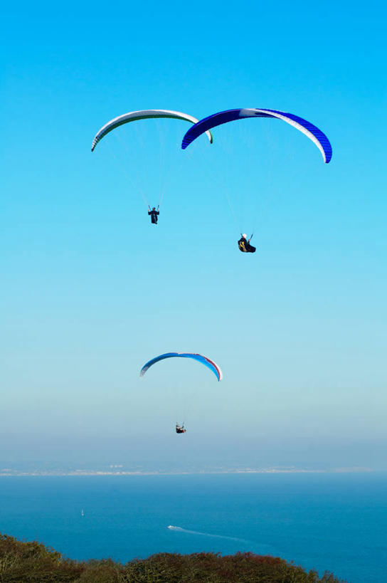 三个人,竖图,室外,白天,度假,海洋,英国,欧洲,水平线,悬崖,半空,飞,英格兰,天空,自然,运输,摄影,创造力,西欧,大不列颠,大不列颠及北爱尔兰联合王国,大不列颠及爱尔兰联合王国,悲哀,萨塞克斯,萨塞克斯郡,苏塞克斯,想法,东萨塞克斯郡,伊斯特本,彩图,大不列颠王国,大英帝国,联合王国,日不落帝国,拟人