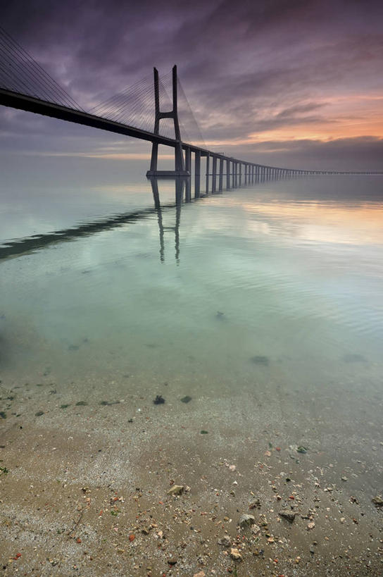 无人,竖图,室外,日出,海洋,葡萄牙,欧洲,对称,反射,沙子,云,桥,首都,联系,里斯本,风景,天空,摄影,宁静,南欧,葡萄牙共和国,瓦斯科.达伽马大桥,海滩,彩图