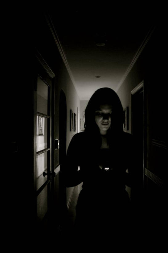 西方人,儿童,少年,一个人,竖图,室内,正面,通讯,纯洁,手机,欧洲,美国,欧洲人,仅一个男性,仅一个年轻女性,仅一个女性,仅一个人,联系,拿着,仅一个年轻男性,小孩,可爱,童年,童趣,摄影,加利福尼亚,发短信,童真,烂漫,无邪,无线电技术,帕萨迪纳,天真,男人,男性,年轻男性,年轻女性,女人,女性,白种人,孩子,步行,半身,彩图