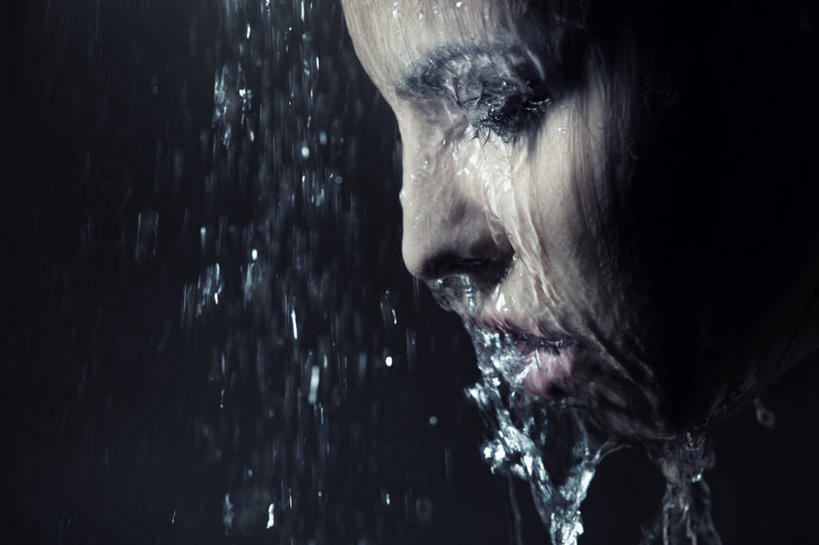 西方人,成年人,一个人,横图,侧面,水,欧洲,哈萨克斯坦,欧洲人,仅一个年轻女性,仅一个女性,仅一个人,湿,黑色背景,人体,摄影,肖像,阿拉木图,年轻女性,女人,女性,白种人,年轻人,彩图,影棚拍摄