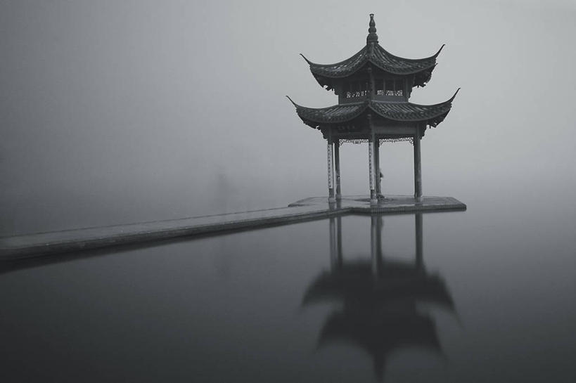 无人,码头,横图,黑白,室外,水,雾,建筑,西湖,反射,黄昏,摄影,宁静,中国文化,万里无云,亭台楼阁