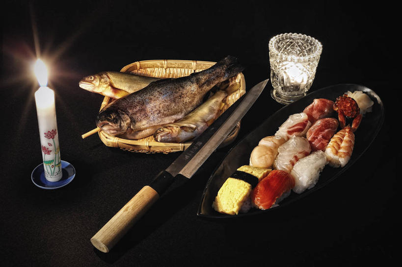 寿司,无人,横图,室内,特写,蜡烛,日本,准备,日本文化,火焰,生食,日本料理,食品,鱼类,饮食,点燃,摄影,便利,餐刀,玻璃杯,海产,彩图,成分