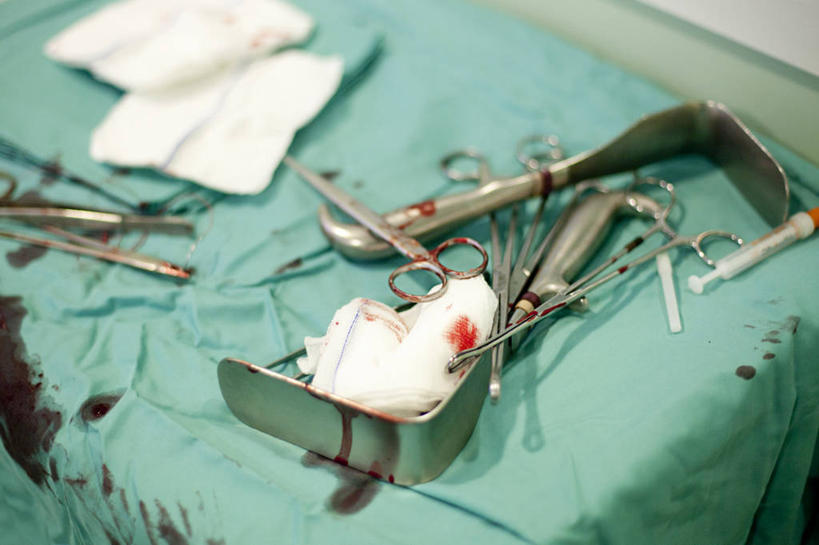 无人,医院,横图,室内,特写,西班牙,巴塞罗那,绿色,血液,摄影,手术室,注射器,手术剪刀,手术器械,彩图