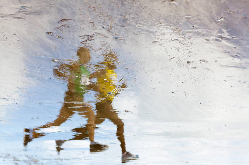 成年人,两个人,跑,横图,室外,白天,运动服,锻炼,运动,竞争,水,法国,反射,云,天空,活力,摄影,彩图