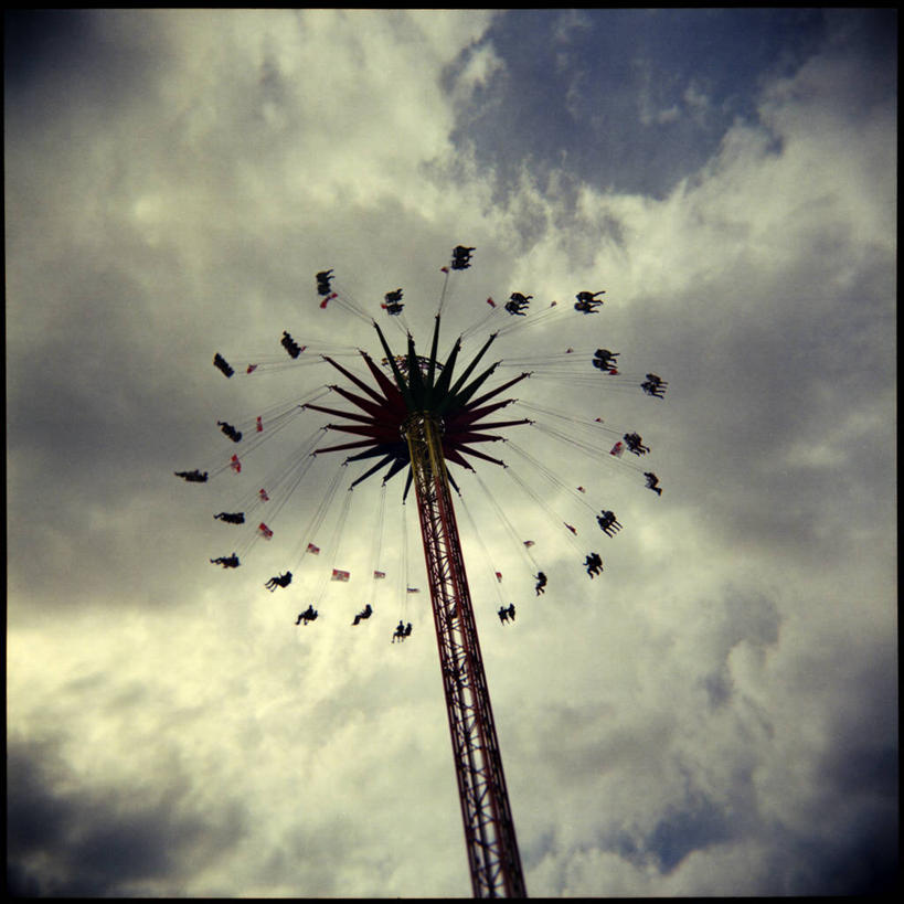 无人,方图,室外,白天,仰视,德国,云,旋转,天空,乐趣,摄影,享乐,杜塞尔多夫,旋转秋千,彩图,低角度拍摄,晕影