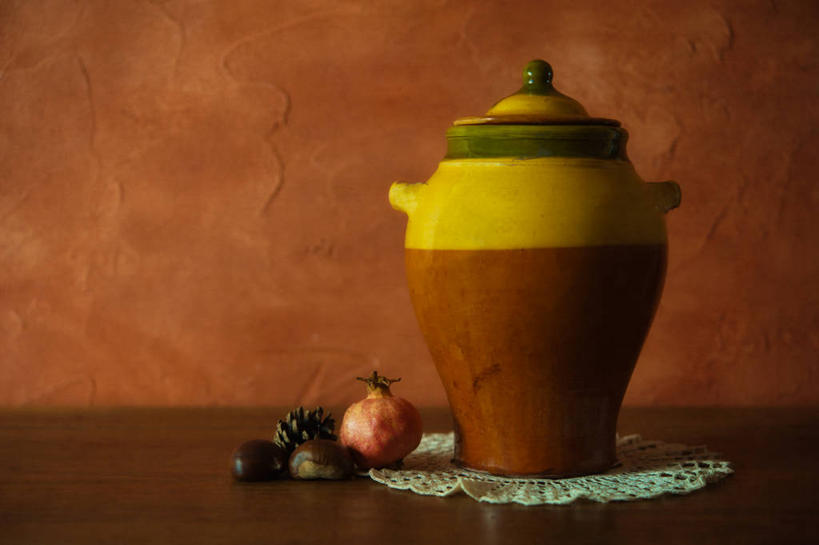 无人,横图,室内,特写,桌子,石榴,静物,水果,法国,墙,栗子,褐色,松果,摄影,简单,普罗旺斯,广口瓶,土伦,彩图