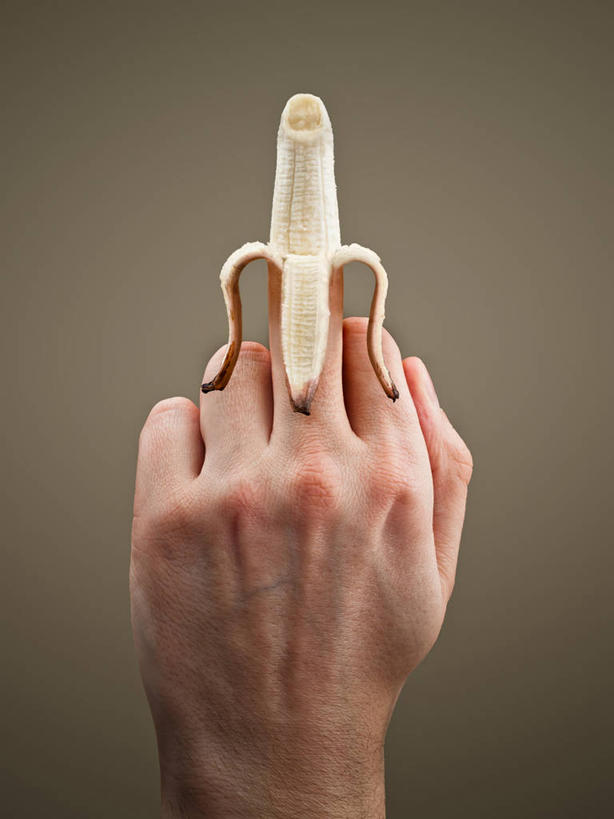 手,一个人,竖图,特写,香蕉,水果,爱尔兰,灰色背景,数码合成,手指,人体,摄影,幽默,部分,想法,米斯郡,彩图,影棚拍摄