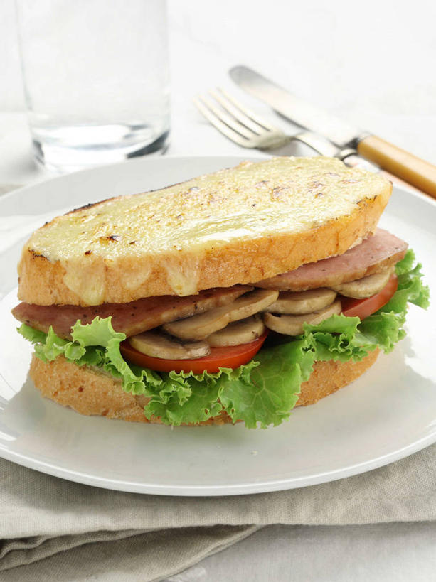 点心,面包,无人,竖图,室内,特写,叶子,马来西亚,切开,叉,食品,面点,首都,吐司,食物,糕点,盘子,餐巾,切,食用菌,摄影,法式面包,清新,餐刀,剖面,吐司面包,意大利腊肠,切面,吉隆坡,彩图,多士,听型面包