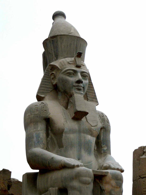 无人,竖图,室外,白天,建筑,雕塑,埃及,雕像,历史,天空,摄影,中东,卡尔纳克神殿,埃及文化,古代文明,拉美西斯二世大神殿,彩图,埃及卢克索