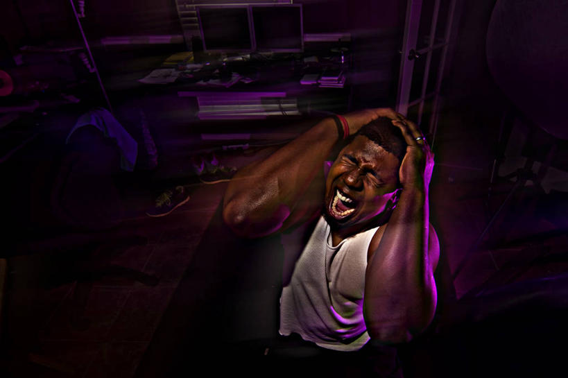 成年人,中年人,一个人,横图,室内,美国,仅一个女性,仅一个人,生气,休闲装,张嘴,仅一个中年女性,愤怒,摄影,尖叫,进攻,张大嘴巴,挫败,悲哀,女人,女性,中年女性,非洲人,张开嘴,闭着眼睛,半身,彩图