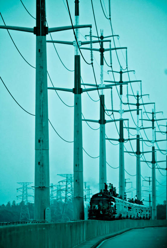 竖图,室外,白天,孟加拉国,亚洲,一排,整齐,桥,公共交通,首都,联系,杆,排列,运输,摄影,电,队列,南亚,客车,万里无云,孟加拉人民共和国,达卡,彩图,达卡区