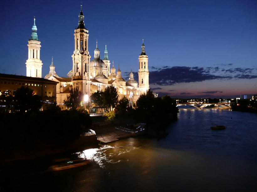 无人,横图,室外,夜晚,建筑,西班牙,欧洲,反射,云,历史,天空,地标建筑,摄影,照亮,尖塔,基督教,南欧,西班牙王国,阿拉贡,阿拉贡自治区,萨拉戈萨,萨拉戈萨省,彩图,埃布罗河