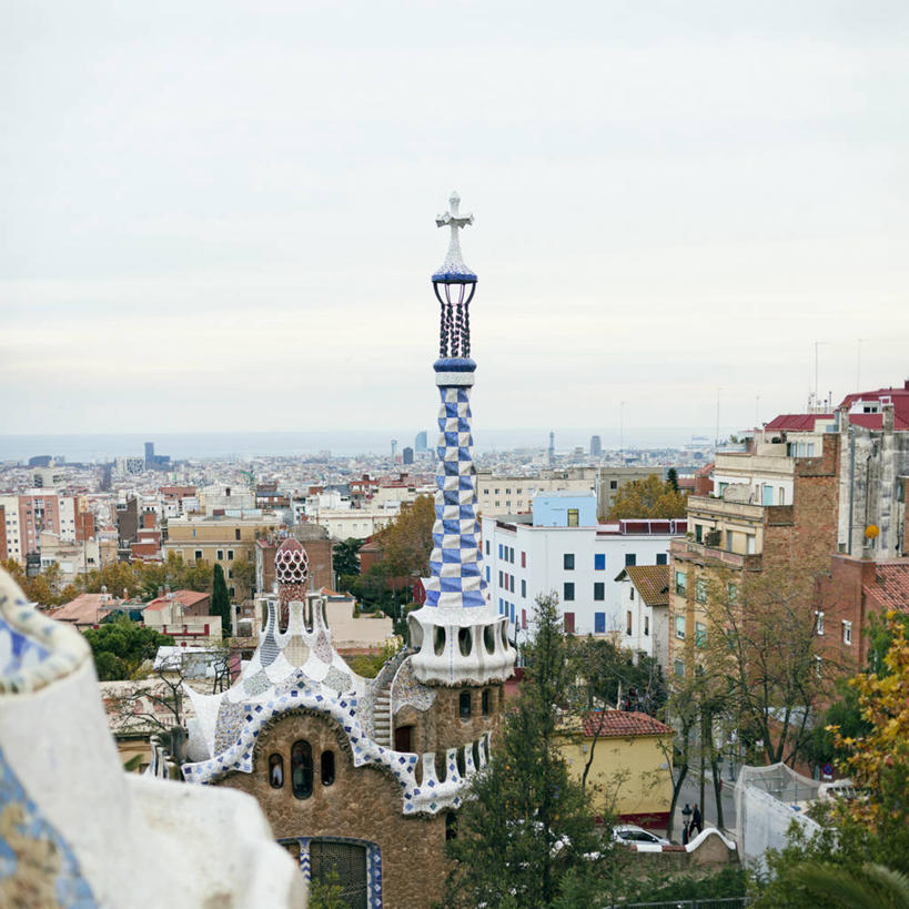 无人,工程师,建筑师,公园,方图,室外,白天,度假,美景,城市风光,城市,建筑,西班牙,巴塞罗那,十字架,景观,塔,娱乐,天空,享受,休闲,景色,放松,摄影,树梢,古埃尔公园,管理,建筑工程师,设计,彩图,画则师,图则师,则师,评估,人员,巴塞罗那省,安东尼奥.高迪,高迪