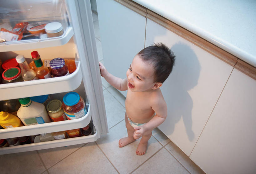 西方人,婴儿,儿童,一个人,横图,俯视,室内,幸福,纯洁,厨房,欧洲,加拿大,欧洲人,仅一个人,瓷砖,冰箱,拿着,裸露,刺激,小孩,打开,张嘴,可爱,摄影,活泼,砖地,开启,宝宝,裸,张大嘴巴,纯真,烂漫,无邪,温哥华,大不列颠哥伦比亚,伶俐,天真,震惊,白种人,亚洲人,印度人,孩子,张开嘴,彩图,高角度拍摄,菲律宾人,好奇心