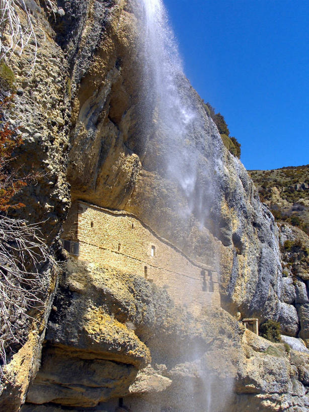 无人,竖图,室外,白天,美景,瀑布,西班牙,景观,风景,自然,景色,摄影,宁静,自然风光,万里无云,韦斯卡,岩石,彩图