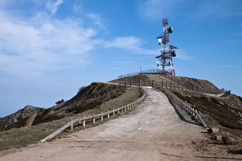 无人,横图,室外,白天,通讯,寂寞,技术,路,西班牙,云,联系,天空,摄影,无线电通信塔,彩图,防撞护栏