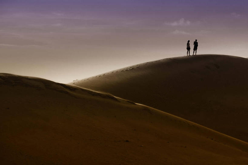 两个人,站,横图,室外,越南,云,沙丘,自然,黄昏,摄影,宁静,剪影,休闲活动,彩图