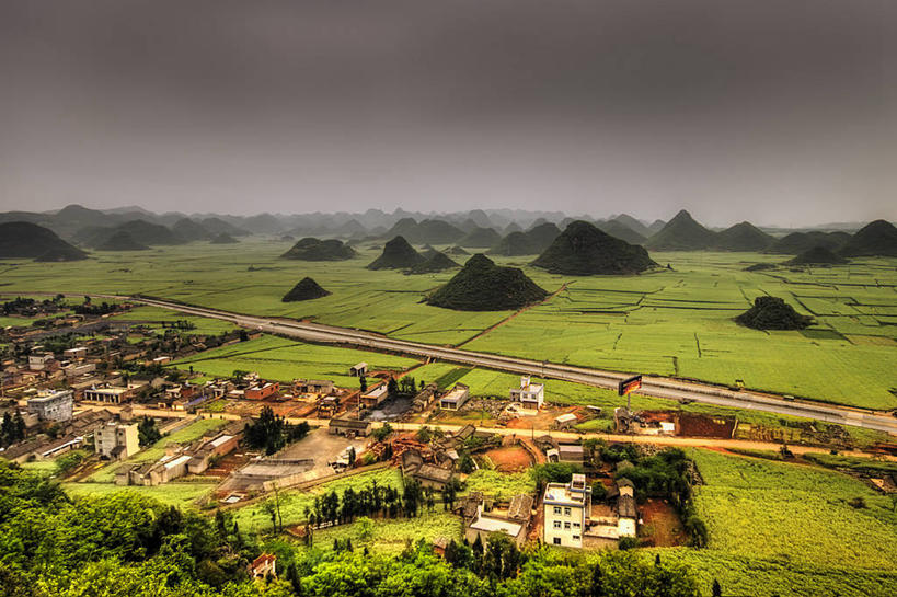 无人,横图,俯视,室外,白天,美景,地平线,地形,景观,田地,辽阔,地面,树,天空,自然,广阔,景色,摄影,一望无际,自然风光,延伸,罗平,天地相交,无边无际,一马平川,彩图,高角度拍摄,芸苔