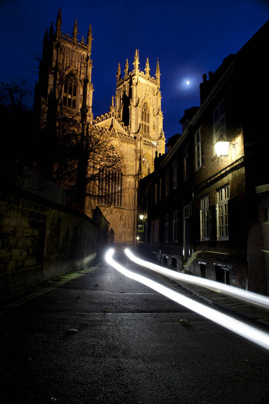 无人,竖图,室外,夜晚,长时间曝光,建筑,路,英国,月亮,历史,天空,运输,摄影,迅速,照亮,北约克郡,彩图