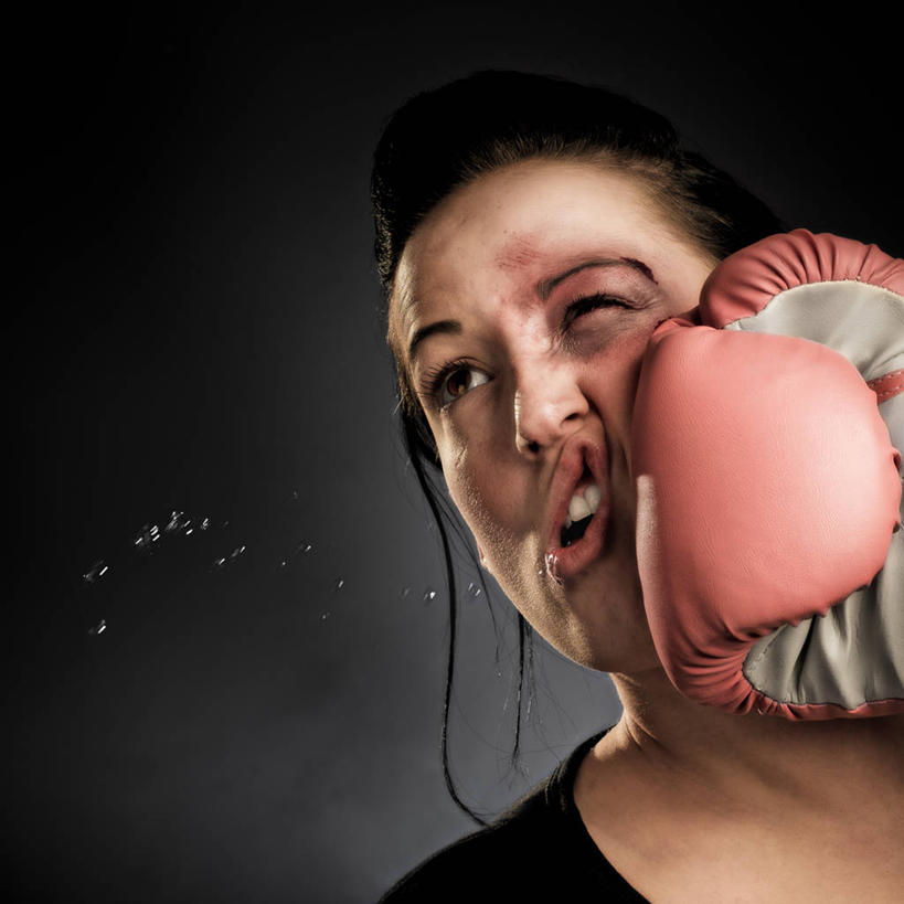 西方人,成年人,脸,头,脸颊,手,两个人,方图,特写,英国,欧洲,欧洲人,对抗,黑色背景,冲突,水滴,拳击手套,肩膀,向上看,人体,摄影,部分,击败,撞击,打斗,痛苦,格拉斯哥,汗液,年轻女性,白种人,年轻人,头部,脸部,脸蛋,面部,彩图,影棚拍摄,韧性