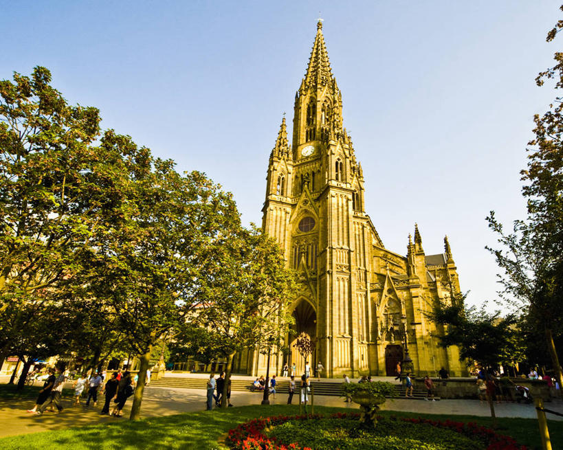 横图,室外,白天,建筑,西班牙,历史,树,天空,摄影,基督教,宗教建筑,巴斯克自治区,圣塞瓦斯蒂安,步行,彩图,大教堂