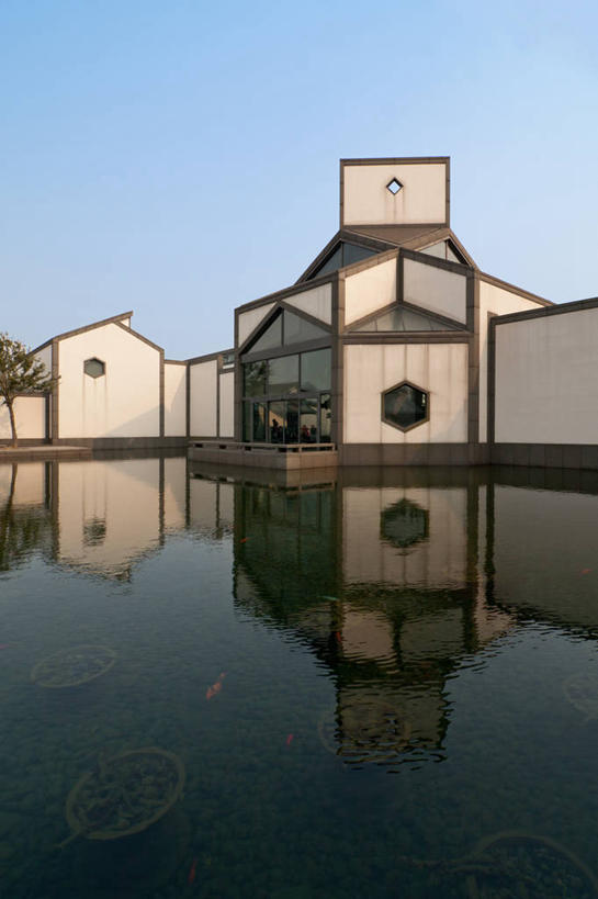 无人,博物馆,竖图,室外,白天,水,建筑,对称,反射,苏州,树,摄影,中国文化,江苏省,万里无云,彩图