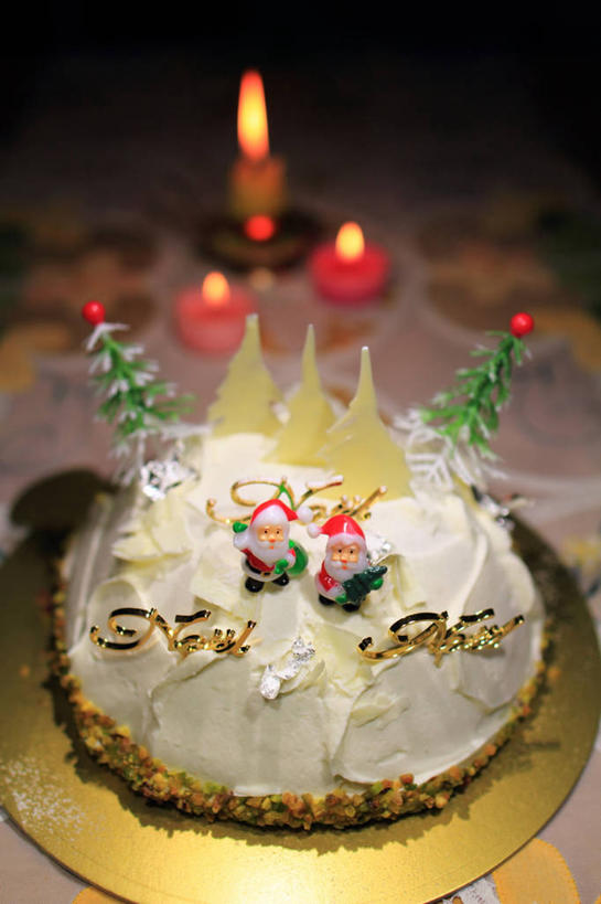 无人,竖图,俯视,室内,夜晚,烘焙,蜡烛,雕塑,日本,圣诞节,圣诞老人,庆祝,日本文化,艺术,装饰,雕刻,雕像,糖果,盘子,工艺品,诱惑,摄影,纪念,美术,主题,陈列,糖衣,功能,美学,崎玉县,圣诞蛋糕,彩图,高角度拍摄,传统文化