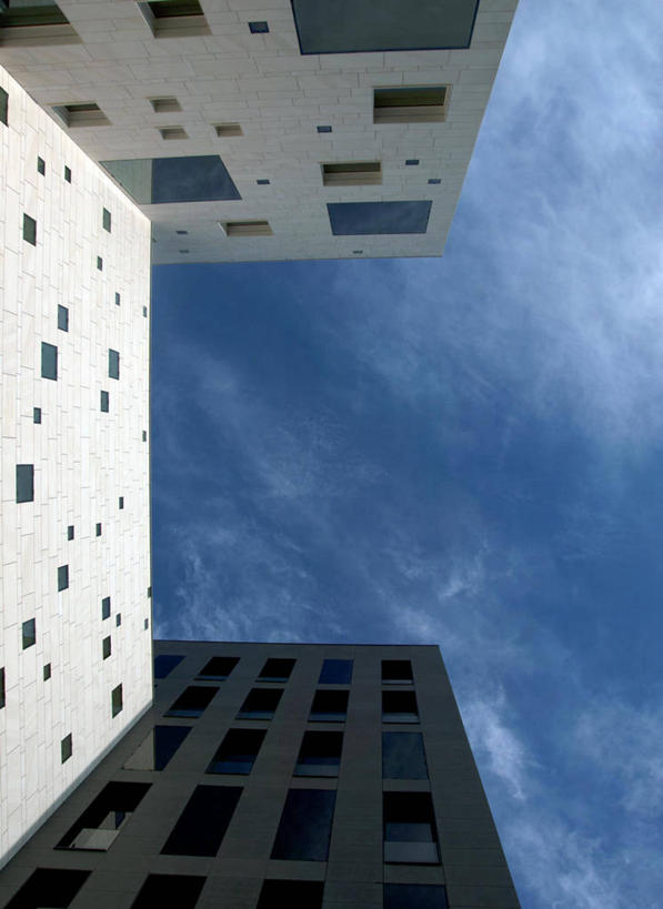 无人,竖图,室外,白天,窗户,城市,建筑,法国,云,注视,天空,观察,看,摄影,观看,察看,关注,法国文化,彩图,南特