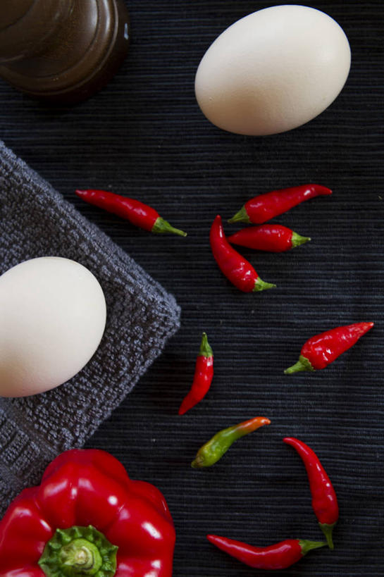 无人,竖图,俯视,室内,特写,辣椒,深圳,准备,红色,餐巾,摄影,多样,彩椒,辣角,红海椒,大椒,辣虎,广椒,印度文化,甜椒,柿子椒,辣子,红辣椒,海椒,番椒,灯笼椒,彩图,高角度拍摄,成分