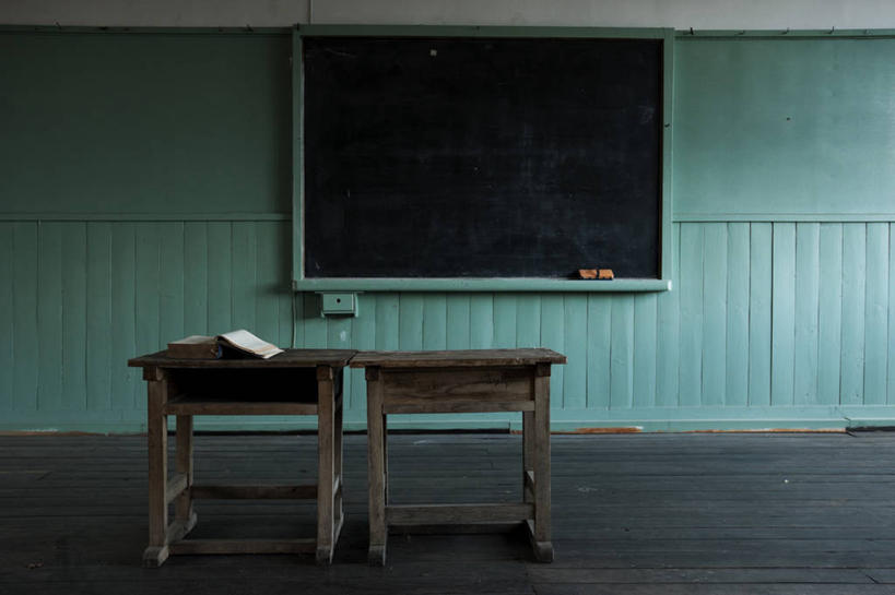 无人,横图,室内,白天,长野县,日本,废弃,古典,教育,书桌,黑板,打开,教室,摄影,报废,宁静,废物,开启,丢弃,放弃,抛弃,诹访,摈弃,书,彩图,屏弃,摈斥,摒除