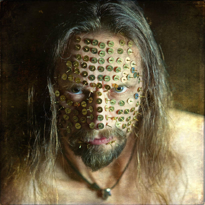 西方人,成年人,中年人,老年人,脸,头,眼睛,脸颊,眉毛,睫毛,胡须,头发,一个人,方图,室内,特写,正面,信心,微生物,德国,欧洲,欧洲人,瞳孔,仅一个男性,仅一个人,仅一个中年男性,许多,医学,很多,裸露,肩膀,金色,图钉,生物,个性,眼部,摄影,医疗,病毒,生物学,痛苦,裸,寄生,生命体,生物病毒,黑森州,男人,男性,中年男性,白种人,头部,胡子,络腮胡,睫,脸部,脸蛋,眉,面部,眼,眼睫毛,眼眉,彩图,眼眉毛,绿猴病,绿猴病病毒,绿猴因子,马尔,马尔堡病毒