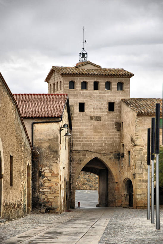 无人,竖图,室外,白天,建筑,西班牙,云,拱门,天空,摄影,宗教,宗教建筑,修道院,塔拉戈纳省,彩图