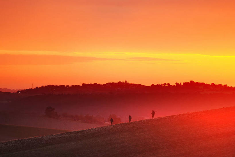 成年人,三个人,横图,室外,度假,美景,山,日光,意大利,发光,景观,黎明,风景,天空,自然,景色,摄影,早晨,自然风光,猎人,马尔凯大区,男人,彩图