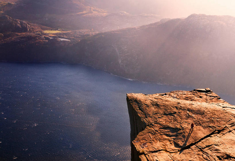 横图,俯视,室外,白天,镜头眩光,旅游,度假,河流,山,挪威,娱乐,享受,休闲,放松,摄影,宁静,早晨,冒险,岩石,彩图,高角度拍摄,圣坛岩