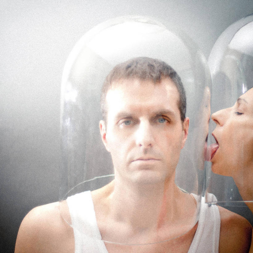 成年人,中年人,老年人,脸,头,脸颊,两个人,方图,法国,灰色背景,透明,背心,肩膀,思考,舔,人体,摄影,保护,问题,想法,老年男性,中年女性,中东人,头部,脸部,脸蛋,面部,闭着眼睛,彩图,影棚拍摄