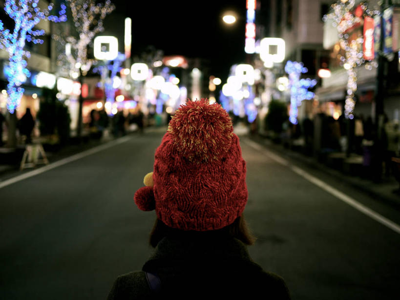 儿童,脸,头,脸颊,一个人,站,横图,室外,特写,夜晚,纯洁,路,东京,日本,仅一个女性,仅一个人,月亮,首都,休闲装,肩膀,小孩,背面,天空,仅一个小孩,可爱,童年,童趣,摄影,照亮,童真,烂漫,无邪,写实,裘皮帽,天真,女孩,女人,女性,孩子,头部,脸部,脸蛋,面部,彩图,女生,独处