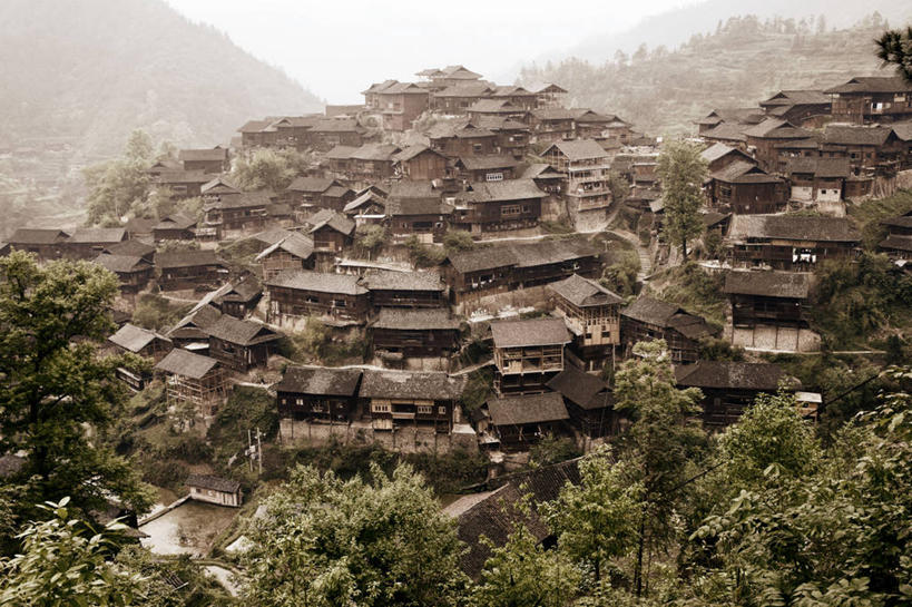 无人,横图,俯视,航拍,室外,白天,山,雾,建筑,房屋,屋顶,乡村,首都,树,社区,摄影,宁静,住房,鸟瞰,中国文化,贵州省,彩图,高角度拍摄