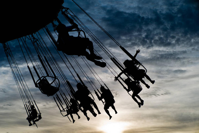 游乐园,横图,室外,游戏,台湾,摇摆,云,首都,玩,旋转,娱乐,天空,黄昏,休闲,摄影,游乐设施,活动,享乐,发泄,消遣,智力,剪影,台北,宣泄,游艺设施,玩耍,嬉戏,彩图