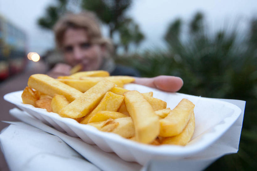 西方人,成年人,中年人,脸,头,脸颊,一个人,横图,室外,特写,白天,蔬菜,土豆,英国,欧洲,欧洲人,仅一个女性,仅一个人,新鲜,食品,拿着,炸薯条,饮食,英格兰,肩膀,食物,仅一个中年女性,摄影,有机食品,绿色食品,西欧,清新,大不列颠,大不列颠及北爱尔兰联合王国,大不列颠及爱尔兰联合王国,馍馍蛋,萨塞克斯,萨塞克斯郡,苏塞克斯,东萨塞克斯郡,女人,女性,中年女性,白种人,头部,脸部,脸蛋,面部,洋芋,山药蛋,马铃薯,彩图,大不列颠王国,大英帝国,联合王国,日不落帝国