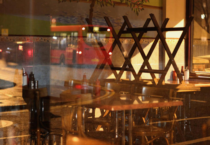 无人,横图,室外,夜晚,桌子,椅子,英国,透明,反射,首都,伦敦城,摄影,照亮,彩图,咖啡馆