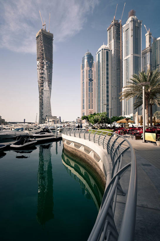 无人,竖图,室外,白天,天际线,城市,建筑,船,反射,云,现代,树,天空,摄影,阿拉伯联合酋长国,迪拜,波斯湾,发展,游艇码头,死水,迪拜码头,彩图,广角拍摄