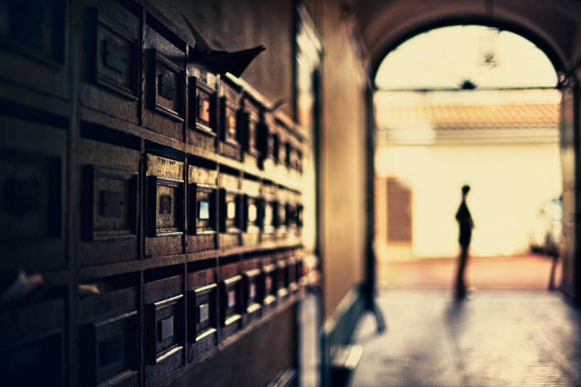 成年人,一个人,站,横图,室内,白天,安全,门,法国,仅一个男性,拱门,储物柜,放松,摄影,剪影,彩图,独处