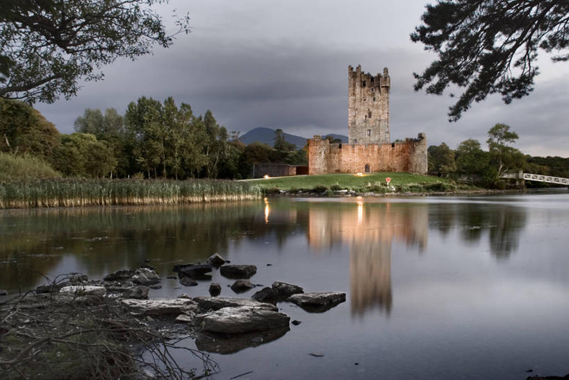 无人,横图,室外,白天,湖,山,建筑,爱尔兰,欧洲,反射,城堡,历史,树,风景,自然,摄影,宁静,西欧,芒斯特省,爱尔兰共和国,凯里郡,芒斯特,基拉尼省立公园,岩石,彩图,罗斯城堡