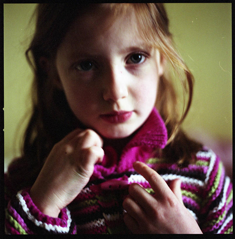 西方人,儿童,脸,头,脸颊,一个人,竖图,室内,正面,纯洁,欧洲,美国,欧洲人,仅一个女性,仅一个人,肩膀,小孩,仅一个小孩,思考,可爱,童年,童趣,摄影,肖像,童真,烂漫,无邪,华盛顿州,天真,女孩,女人,女性,白种人,孩子,头部,脸部,脸蛋,面部,彩图,装扮,雷德蒙德,女生