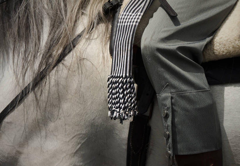 腿,一个人,横图,室外,特写,白天,马,西班牙,骑马,条纹,骑车,家畜,人体,摄影,部分,控制,四肢,彩图