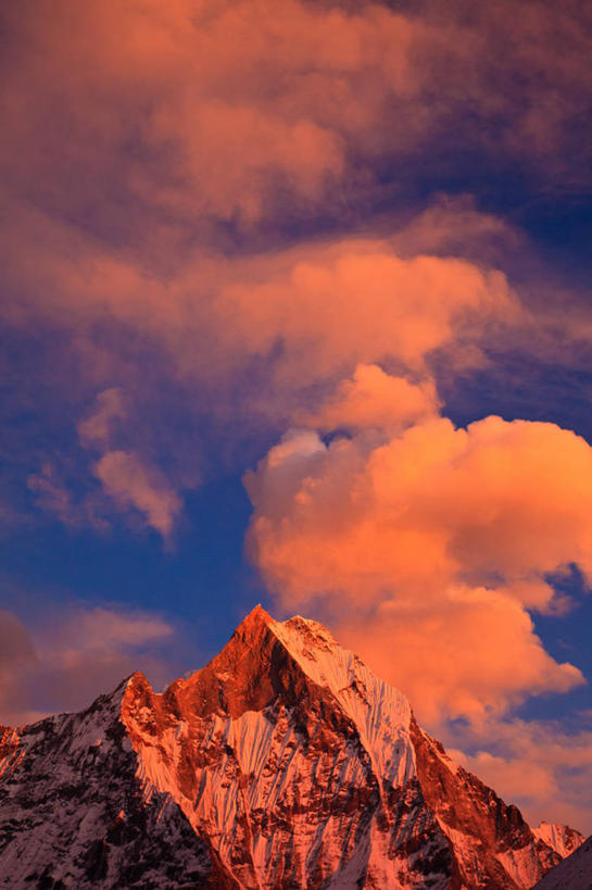 无人,竖图,阶调图片,室外,美景,日落,山,雪山,尼泊尔,亚洲,景观,山顶,云,风景,天空,自然,景色,摄影,宁静,自然风光,彩图,鱼尾峰