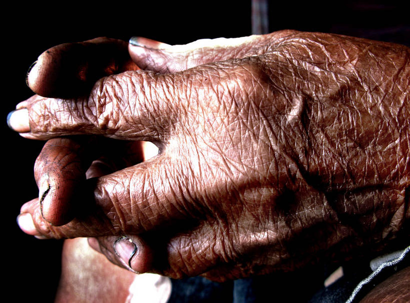 成年人,老年人,手,皱纹,一个人,握手,横图,室内,特写,白天,巴西,仅一个女性,仅一个人,南美,人体,摄影,仅一个老年女性,部分,南美洲,拉丁美洲,美洲,巴西联邦共和国,亚美利加洲,南亚美利加洲,塞阿拉,塞阿拉州,塞阿腊,老年女性,女人,女性,搀手,拉手,手拉手,手握手,彩图