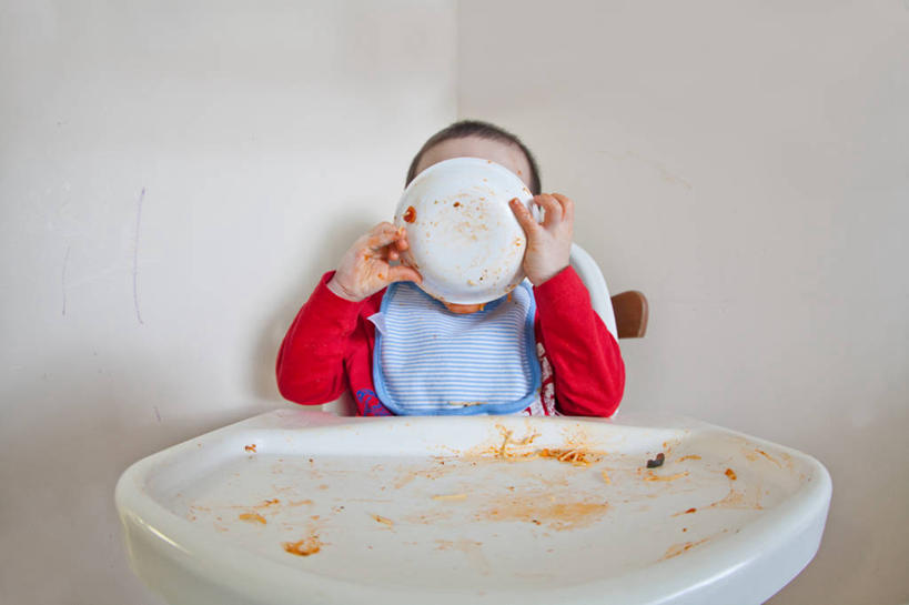 西方人,儿童,脸,头,脸颊,一个人,坐,吃,横图,室内,正面,纯洁,桌子,欧洲,加拿大,欧洲人,仅一个男性,仅一个人,覆盖,墙,高脚椅,拿着,休闲装,饮食,肩膀,小孩,餐巾,碗,仅一个小孩,可爱,童年,童趣,摄影,童真,烂漫,无邪,温哥华,大不列颠哥伦比亚,天真,男孩,男人,男性,白种人,孩子,头部,脸部,脸蛋,面部,彩图,男生,幼儿,菲律宾人,结尾