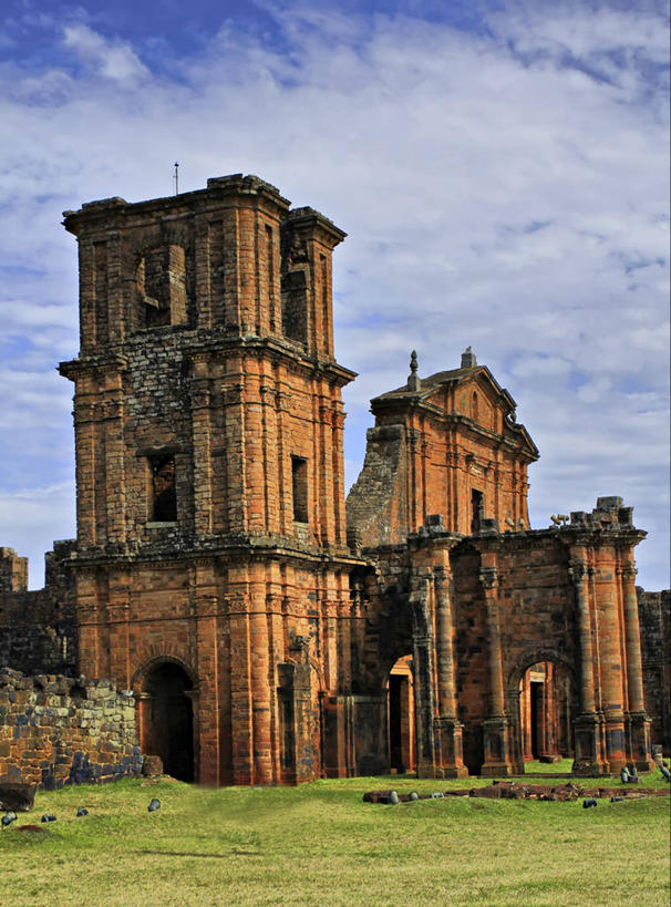 无人,竖图,室外,白天,建筑,巴西,大门,云,历史,废墟,草,天空,南美,摄影,南美洲,拉丁美洲,下降,美洲,巴西联邦共和国,亚美利加洲,南亚美利加洲,南大河州,南里奥格兰德州,彩图