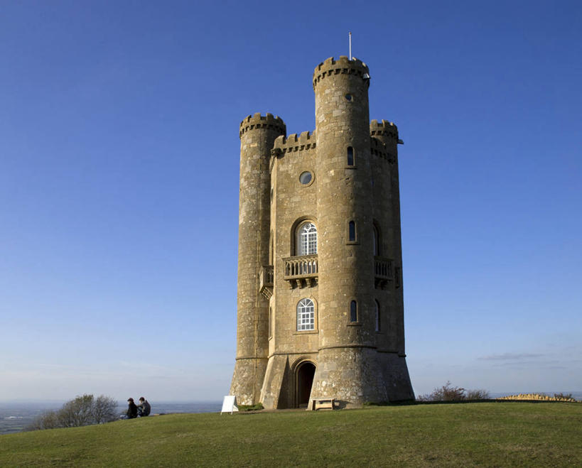 两个人,横图,室外,白天,山,建筑,日光,英国,欧洲,拱门,塔,历史,英格兰,草,摄影,西欧,大不列颠,英国文化,百老汇,大不列颠及北爱尔兰联合王国,万里无云,大不列颠及爱尔兰联合王国,英吉利,格洛斯特,格洛斯特郡,科茨沃尔德,伍斯特郡,彩图,大不列颠王国,大英帝国,联合王国,日不落帝国